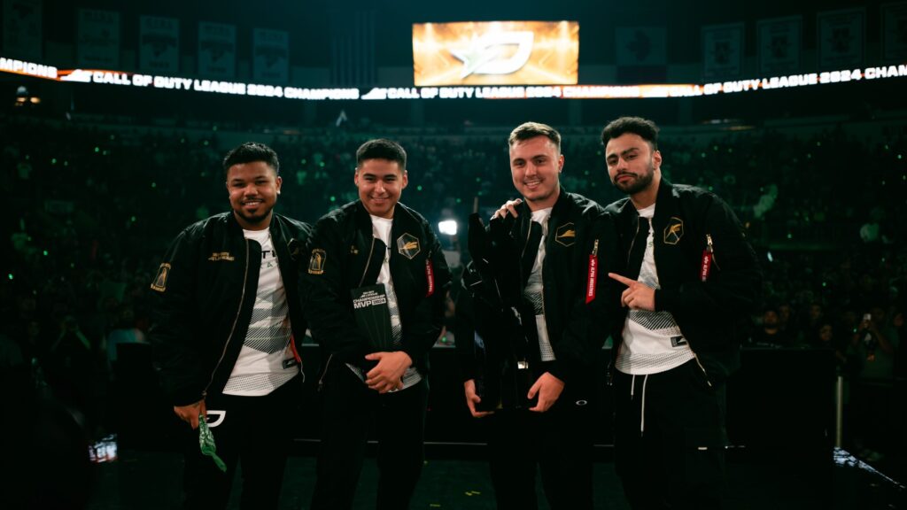 Image of OpTic Texas players standing in front of crowd